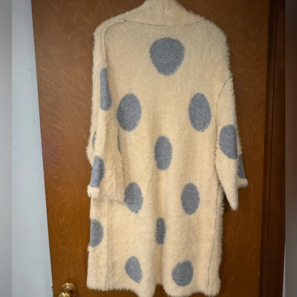 Moth Cream and Gray eyelash sweater - Picture 4 of 4